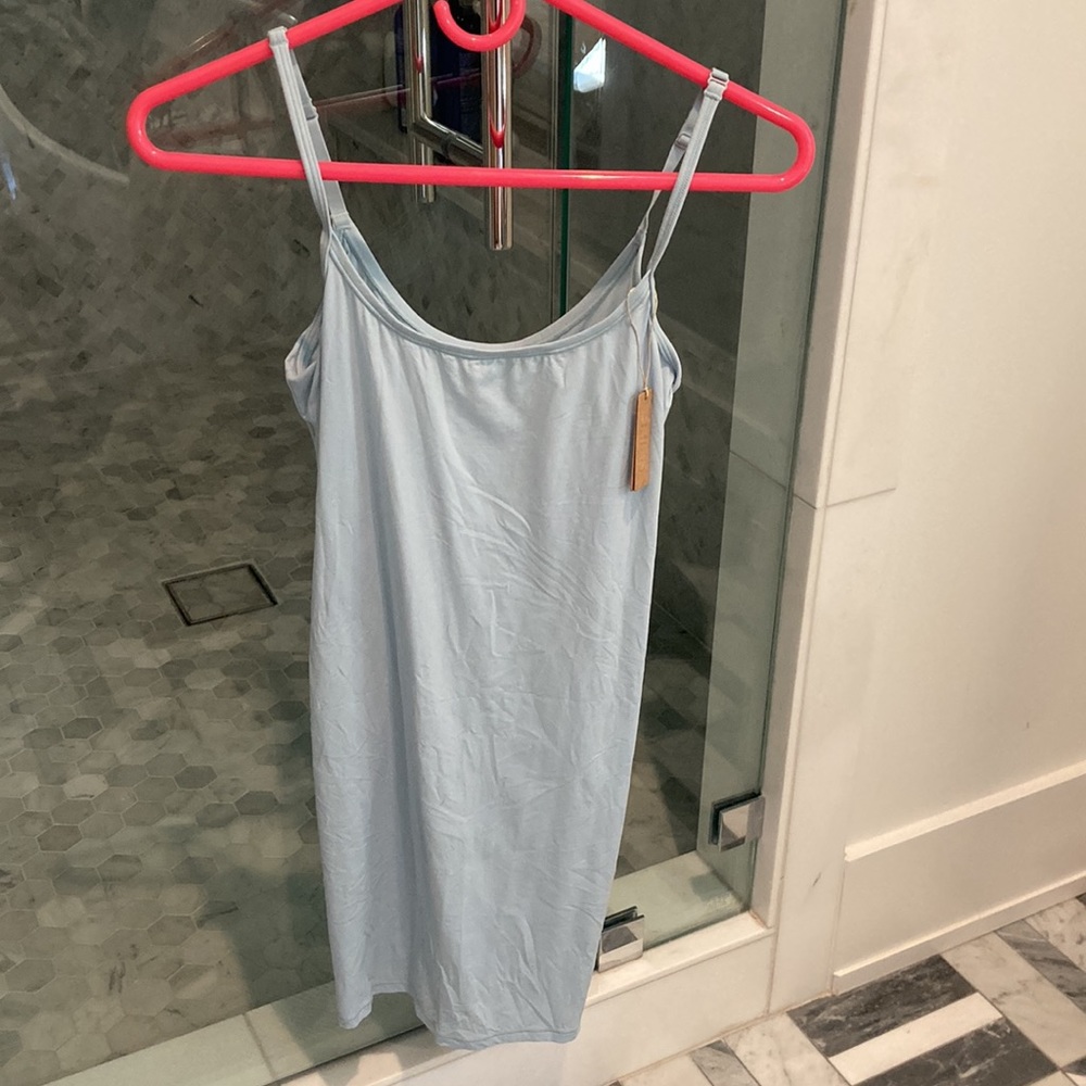 SKIMS: FITS EVERYBODY SLIP DRESS | SKY
SKY / M